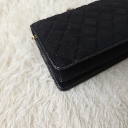 Chanel Quilted Velvet Pearl CC Chain Shoulder Bag (Pre-Owned)