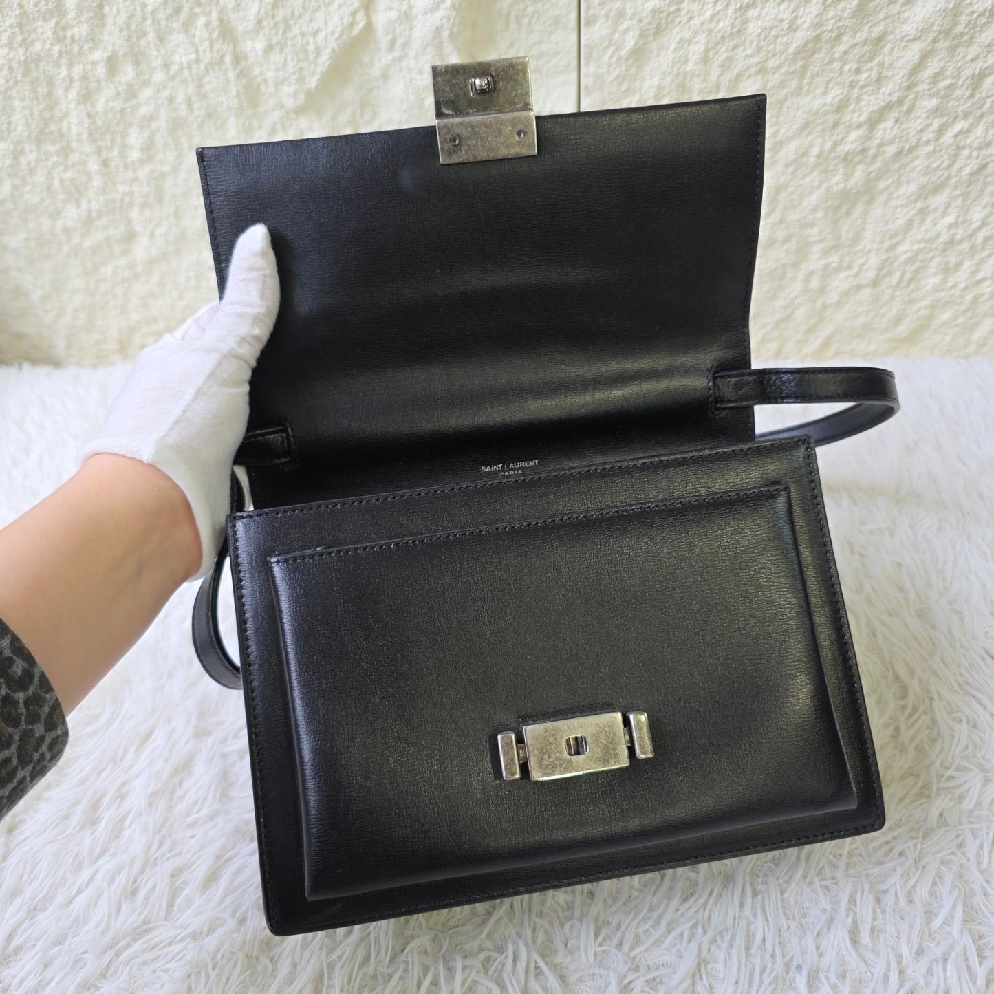 Saint Laurent Bellechasse Leather Shoulder Bag (Pre-Owned)