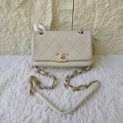 Chanel Quilted Chain Shoulder Bag (Pre-Owned)