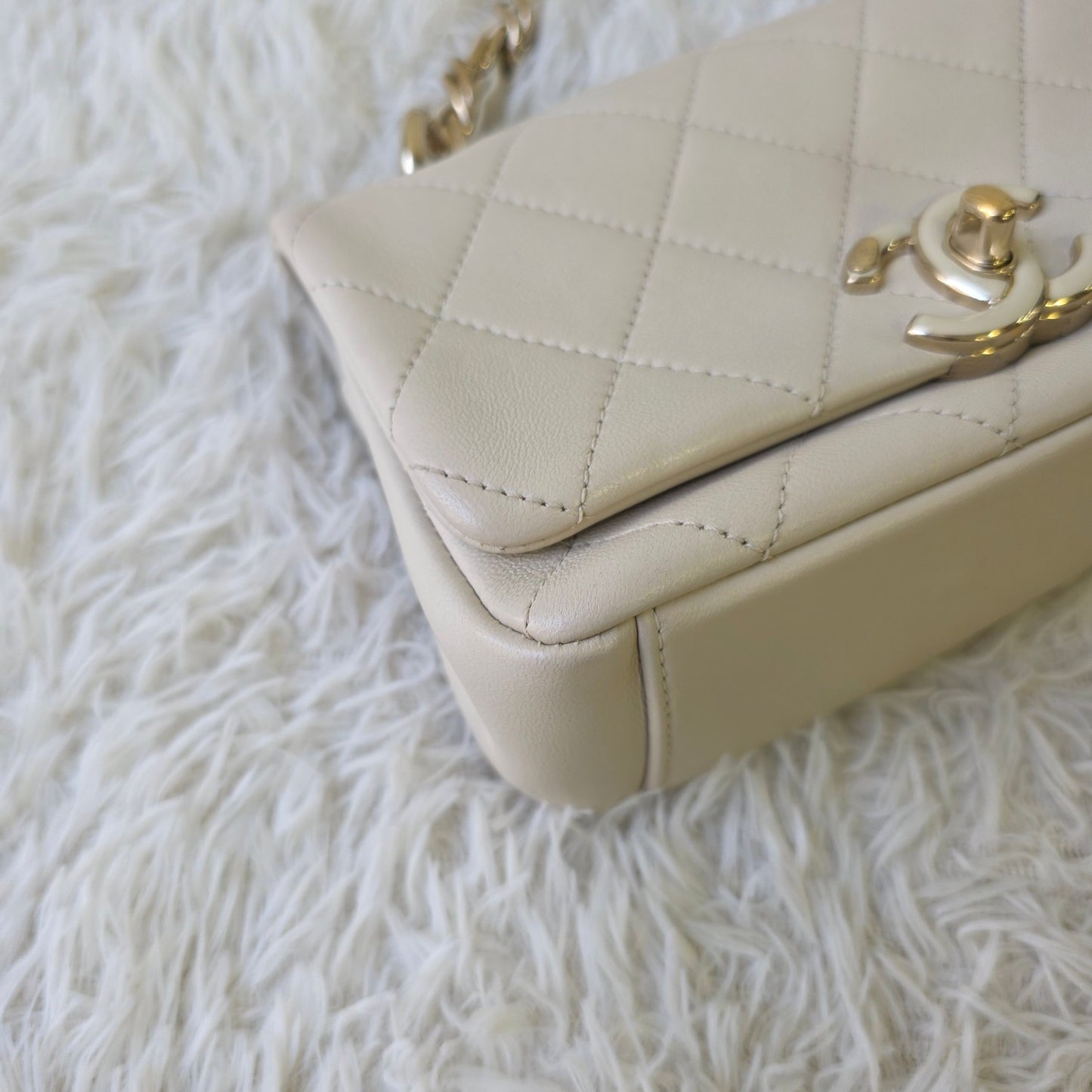 Chanel Quilted Chain Shoulder Bag (Pre-Owned)