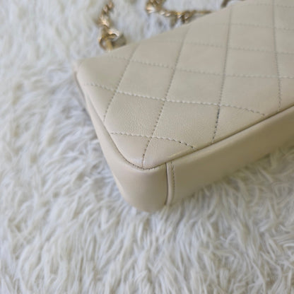 Chanel Quilted Chain Shoulder Bag (Pre-Owned)