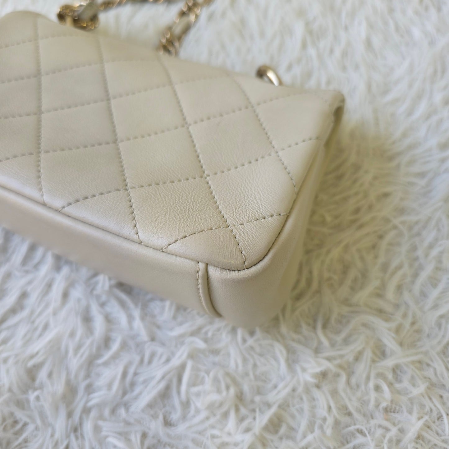 Chanel Quilted Chain Shoulder Bag (Pre-Owned)