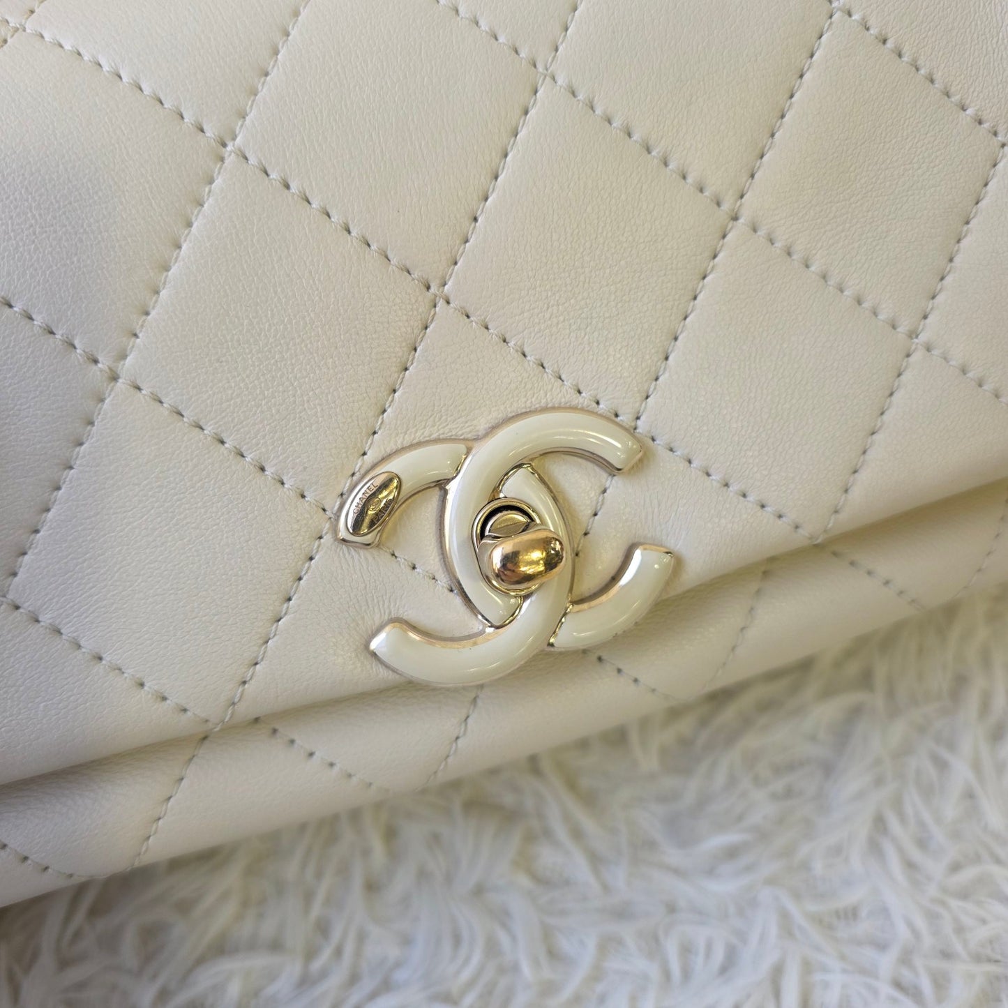 Chanel Quilted Chain Shoulder Bag (Pre-Owned)