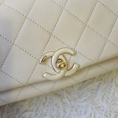 Chanel Quilted Chain Shoulder Bag (Pre-Owned)
