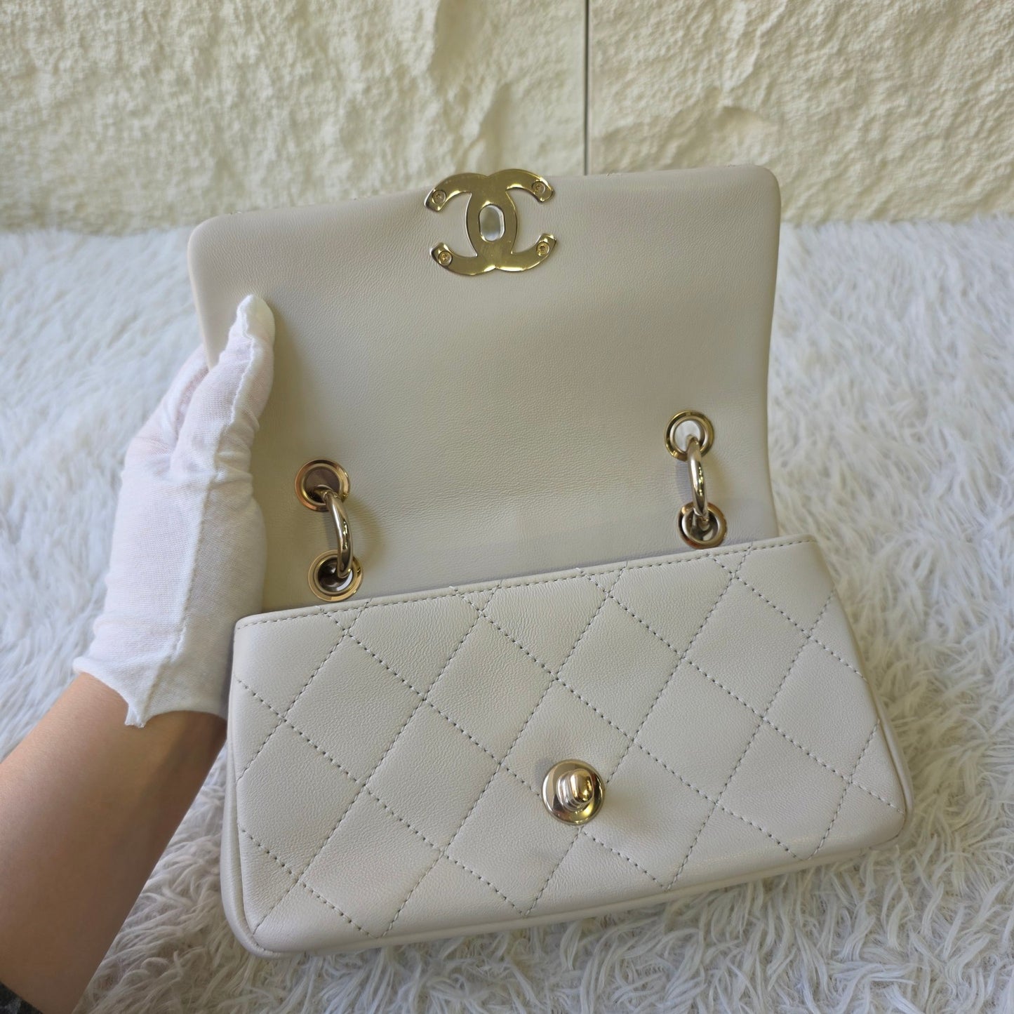 Chanel Quilted Chain Shoulder Bag (Pre-Owned)