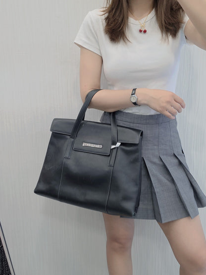 Bvlgari Leather Tote Bag (Pre-Owned)