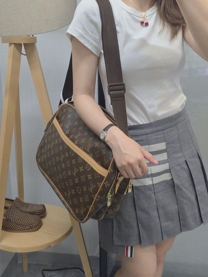Louis Vuitton Monogram Reporter Shoulder Bag (Pre-Owned)