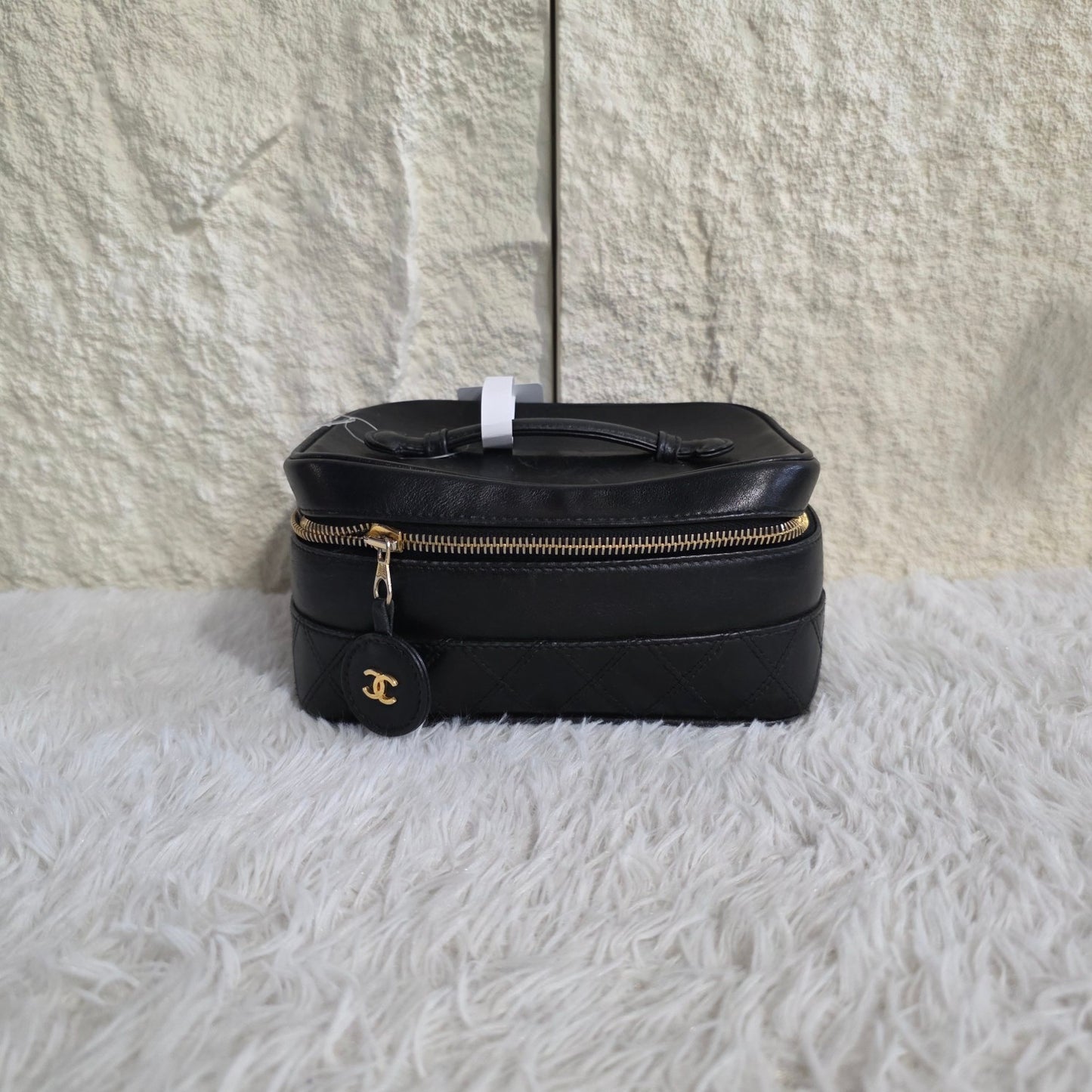 Chanel Quilted Leather Vanity Case (Pre-Owned)