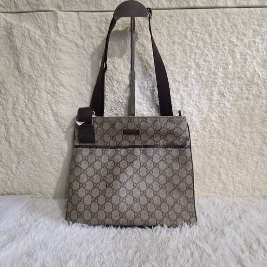 1 Gucci GG Supreme Canvas Tote Bag (Pre-Owned)