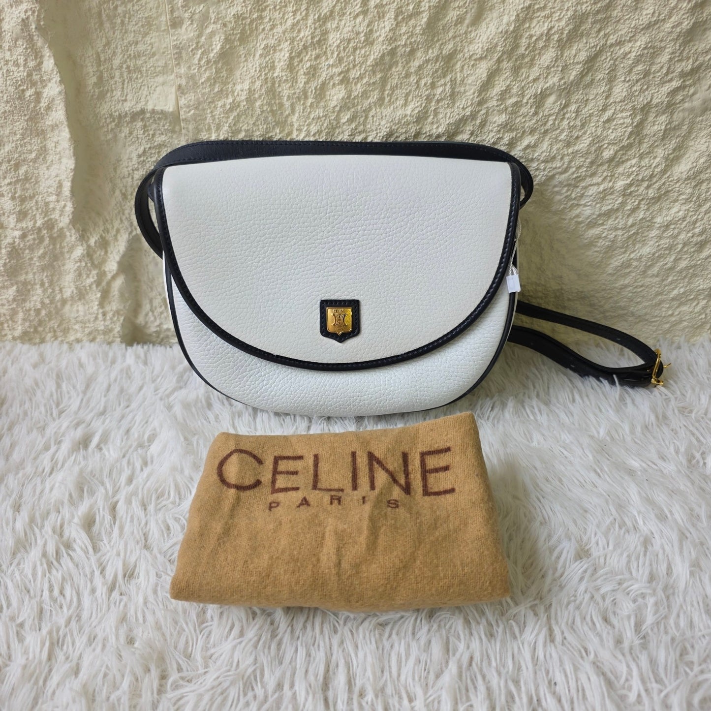1 Celine Vintage Leather Shoulder Bag (Pre-Owned)