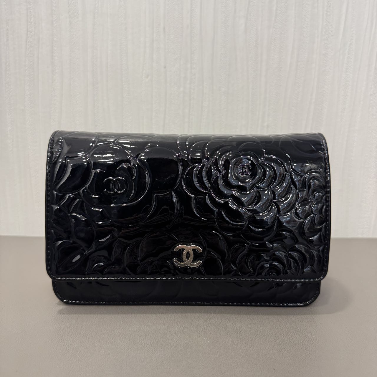 Chanel Camellia Embossed Patent Chain Wallet (Pre-Owned)