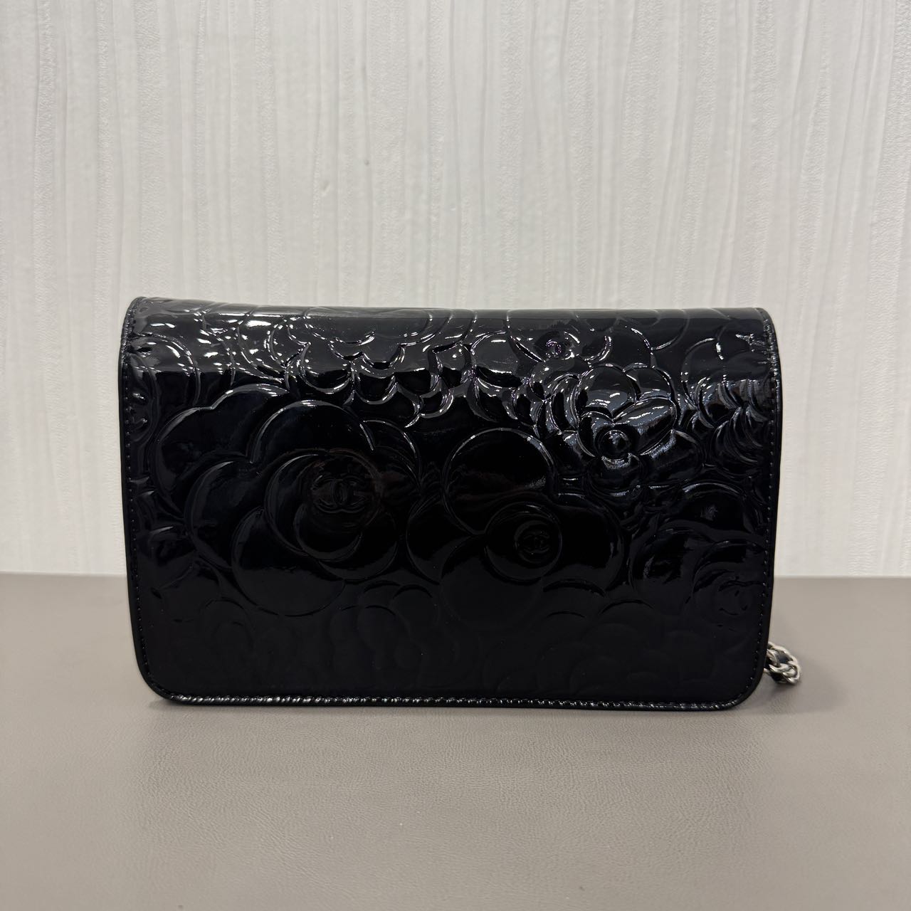 Chanel Camellia Embossed Patent Chain Wallet (Pre-Owned)