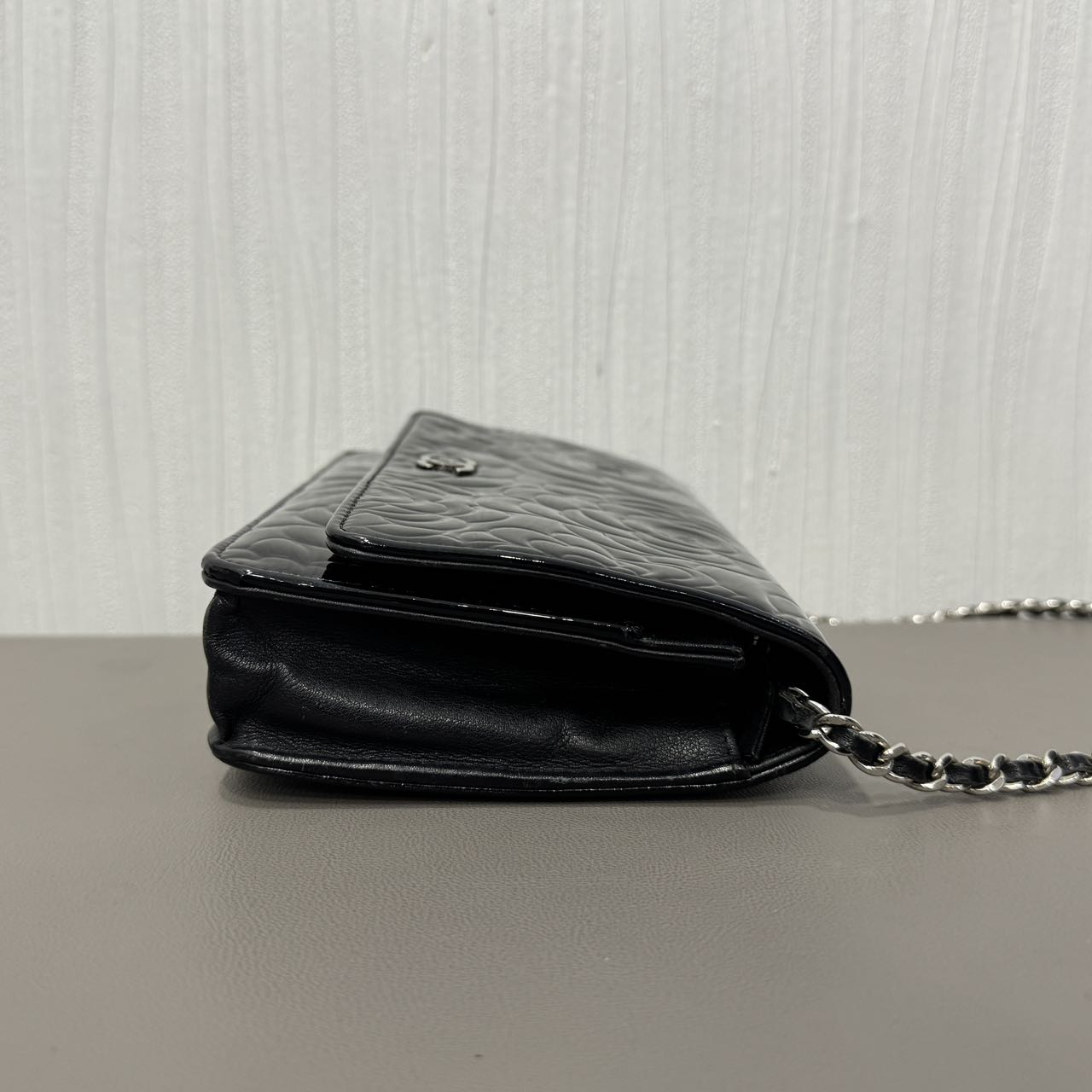 Chanel Camellia Embossed Patent Chain Wallet (Pre-Owned)