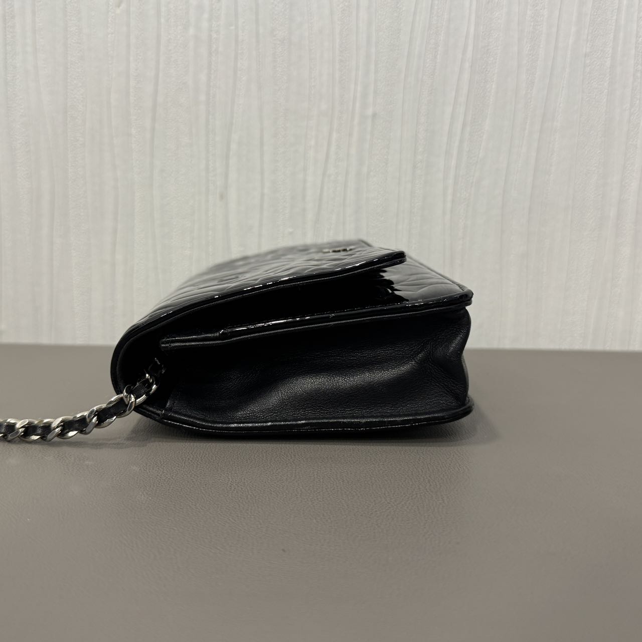 Chanel Camellia Embossed Patent Chain Wallet (Pre-Owned)