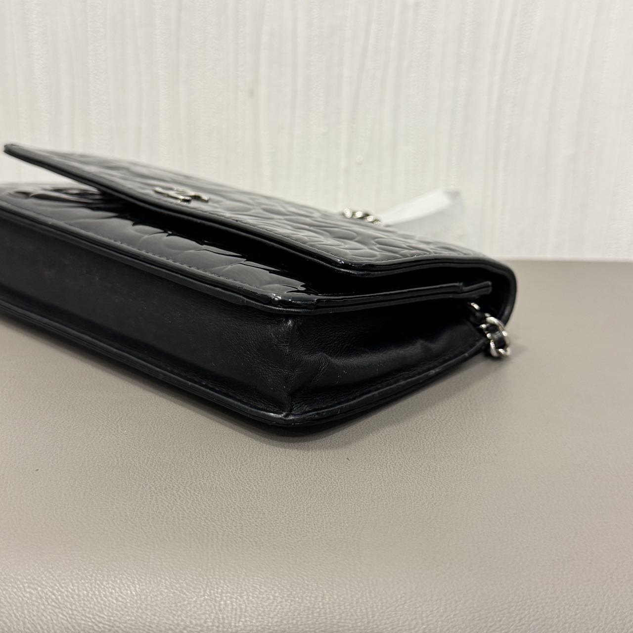 Chanel Camellia Embossed Patent Chain Wallet (Pre-Owned)