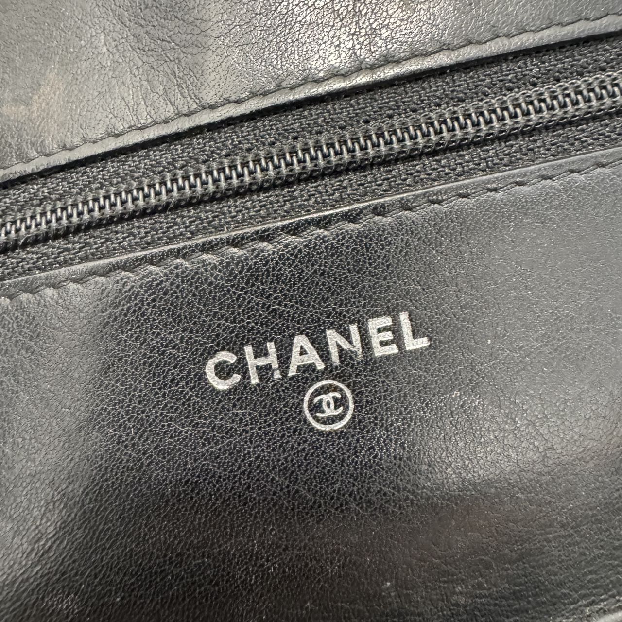 Chanel Camellia Embossed Patent Chain Wallet (Pre-Owned)