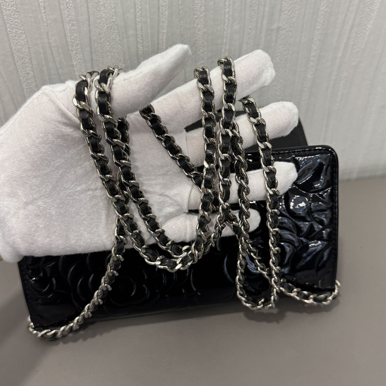 Chanel Camellia Embossed Patent Chain Wallet (Pre-Owned)