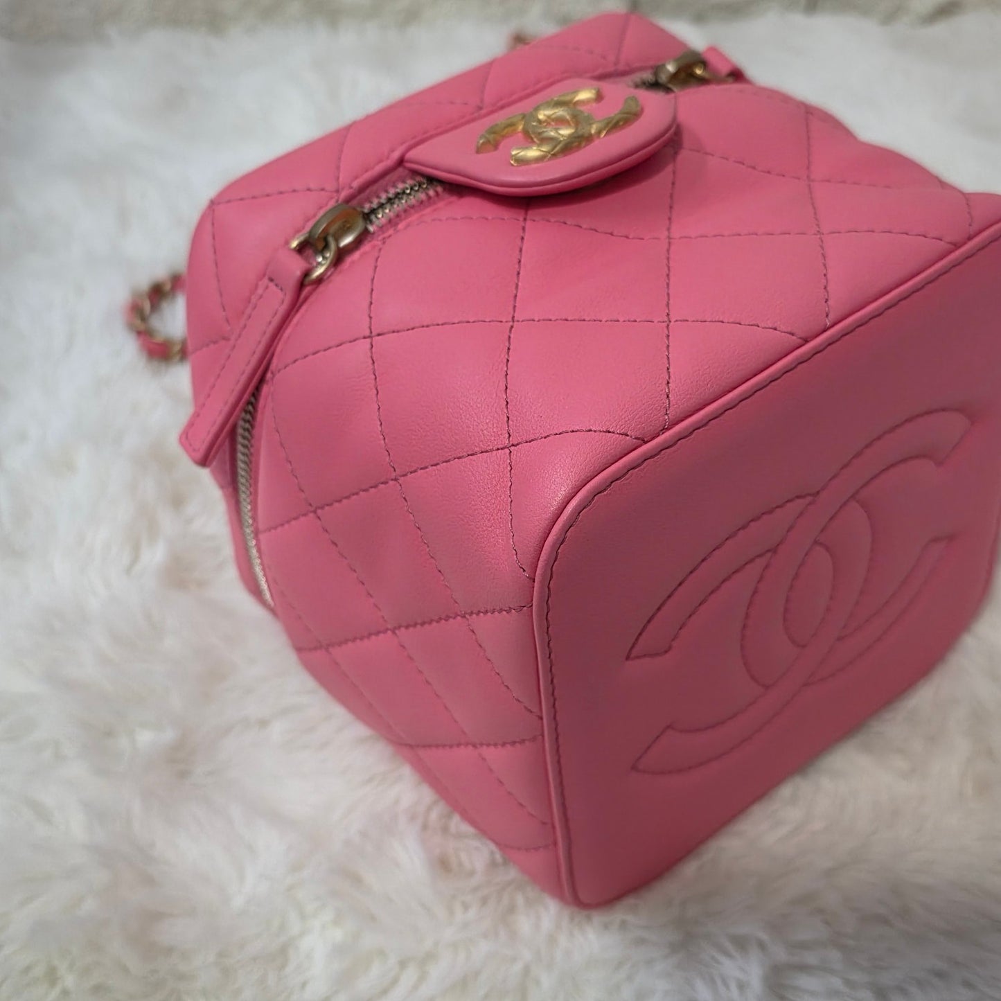 Chanel Quilted Vanity Chain Bag (Pre-Owned)