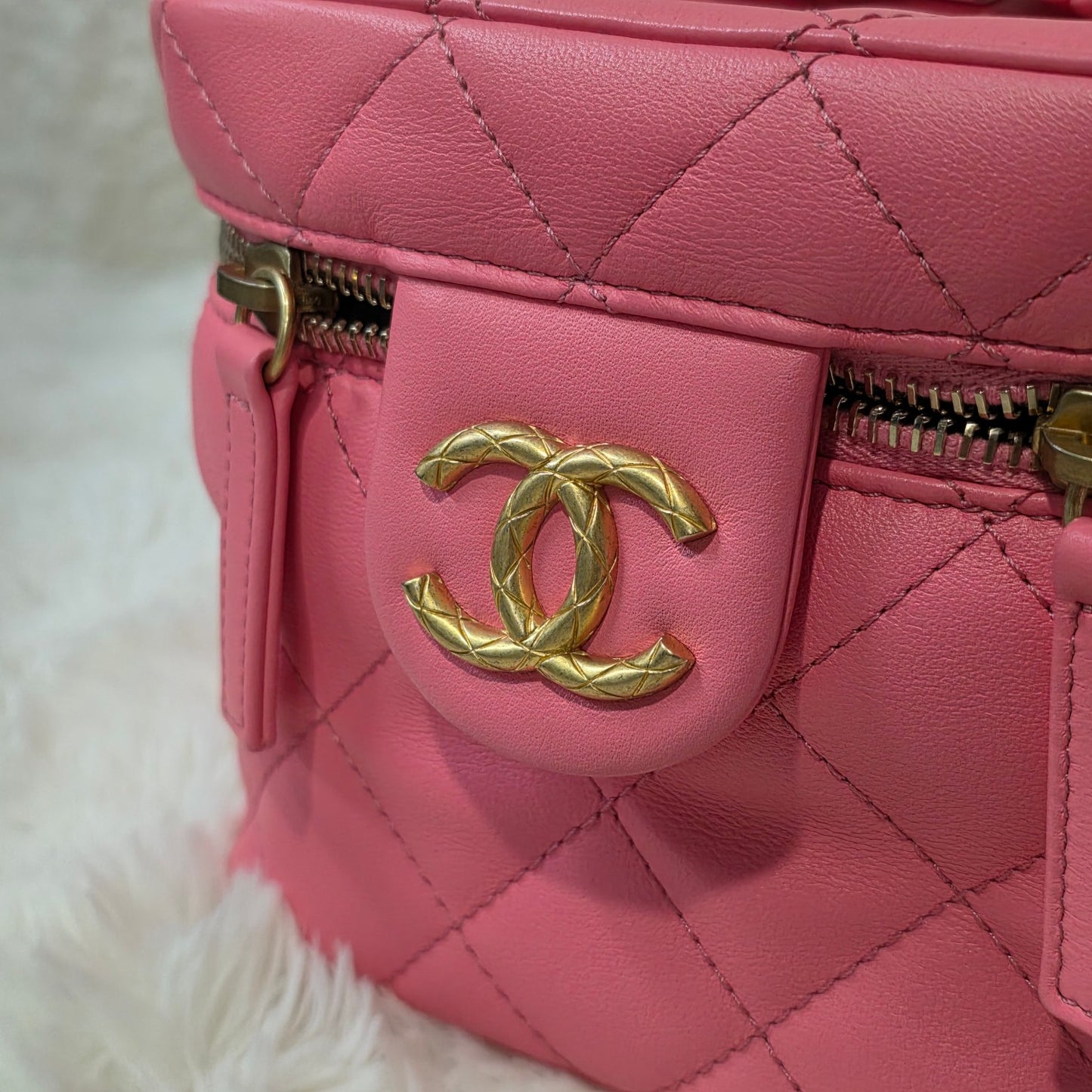 Chanel Quilted Vanity Chain Bag (Pre-Owned)
