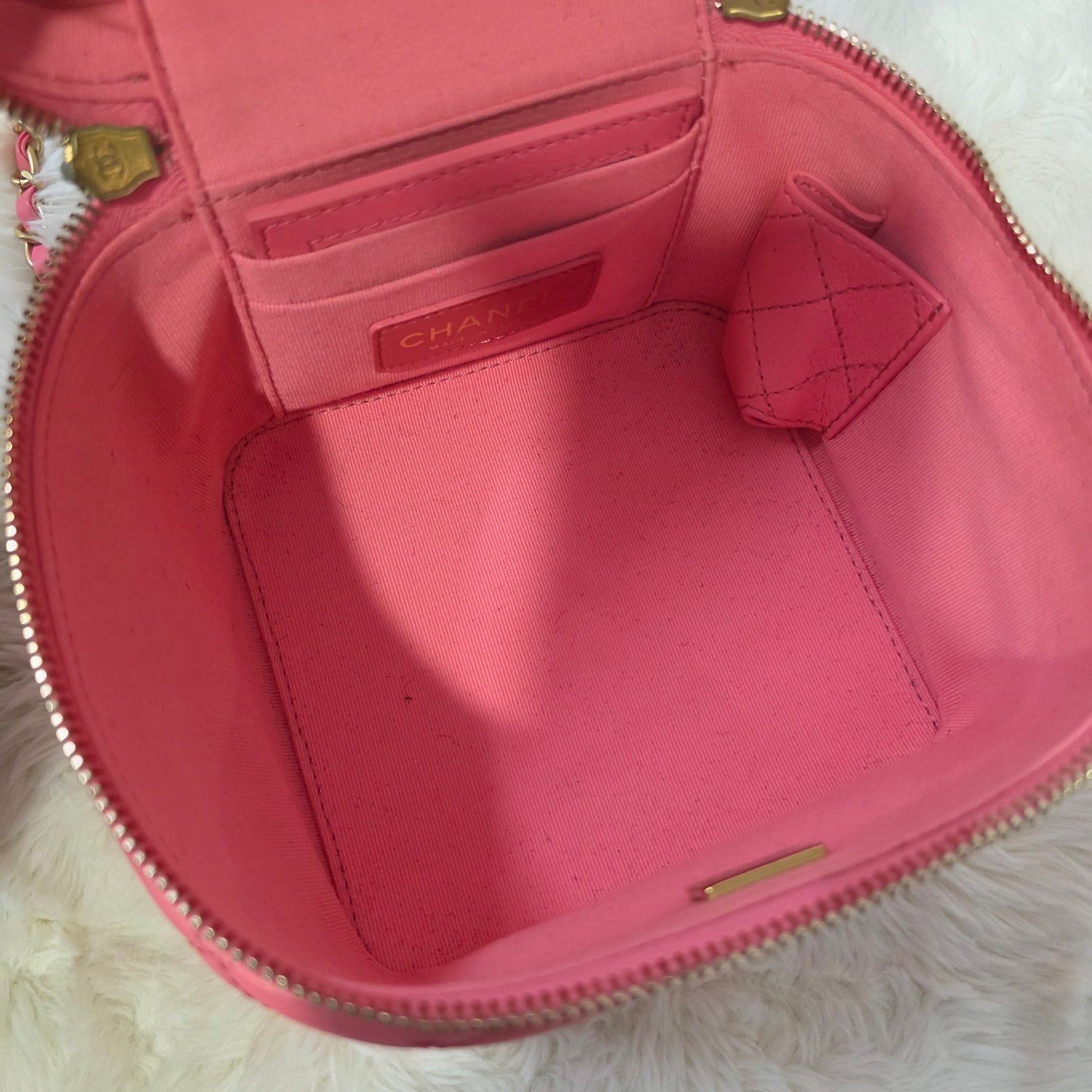 Chanel Quilted Vanity Chain Bag (Pre-Owned)