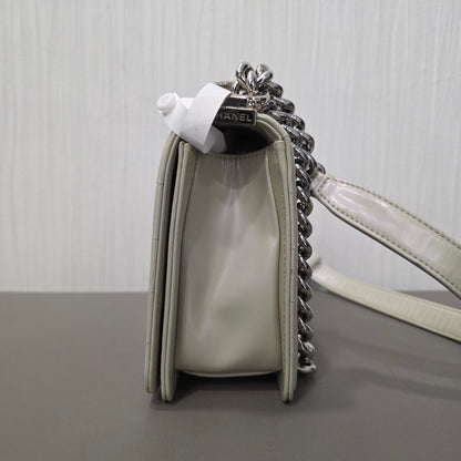 Chanel Boy Chanel Chain Shoulder Bag (Pre-Owned)