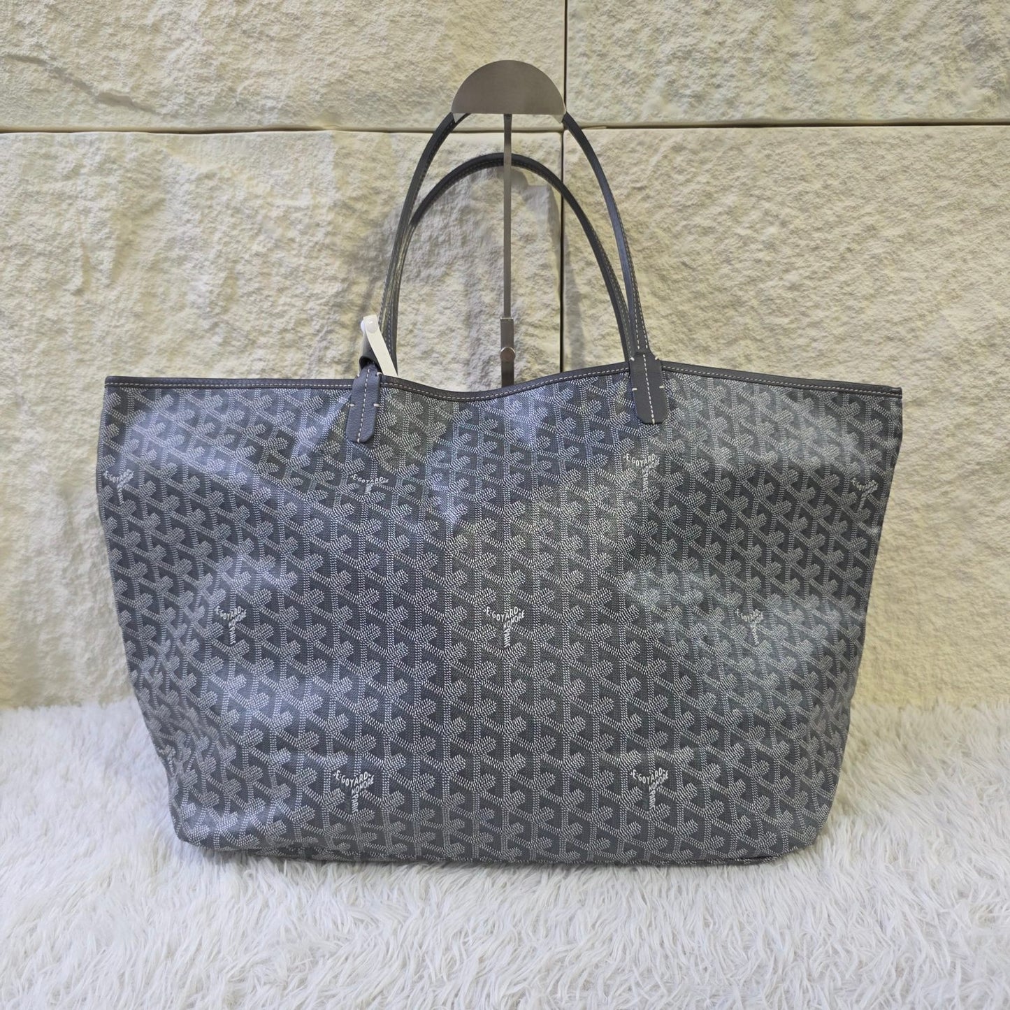 1 Goyard Saint Louis Tote Bag (Pre-Owned)