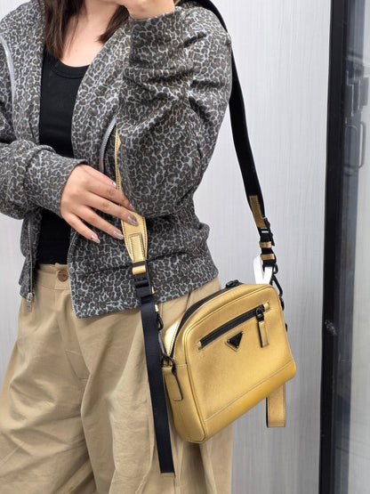 1 Prada Saffiano Leather Shoulder Bag (Pre-Owned)