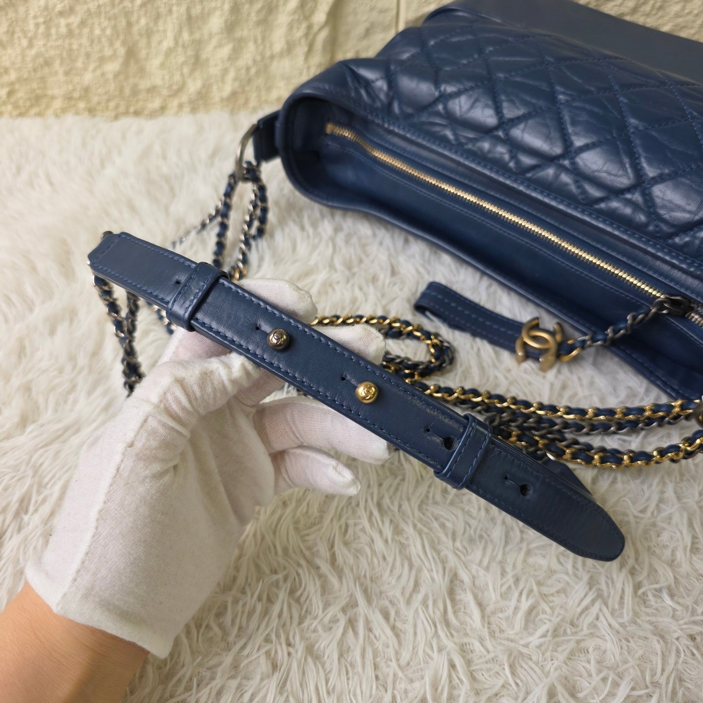 Chanel Quilted Leather Chain Shoulder Bag (Pre-Owned)