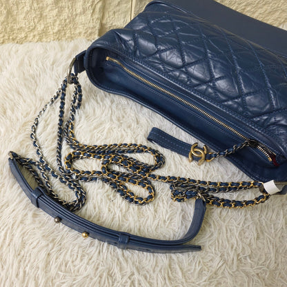 Chanel Quilted Leather Chain Shoulder Bag (Pre-Owned)