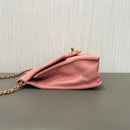 Chanel Quilted Leather Chain Wallet Bag (Pre-Owned)