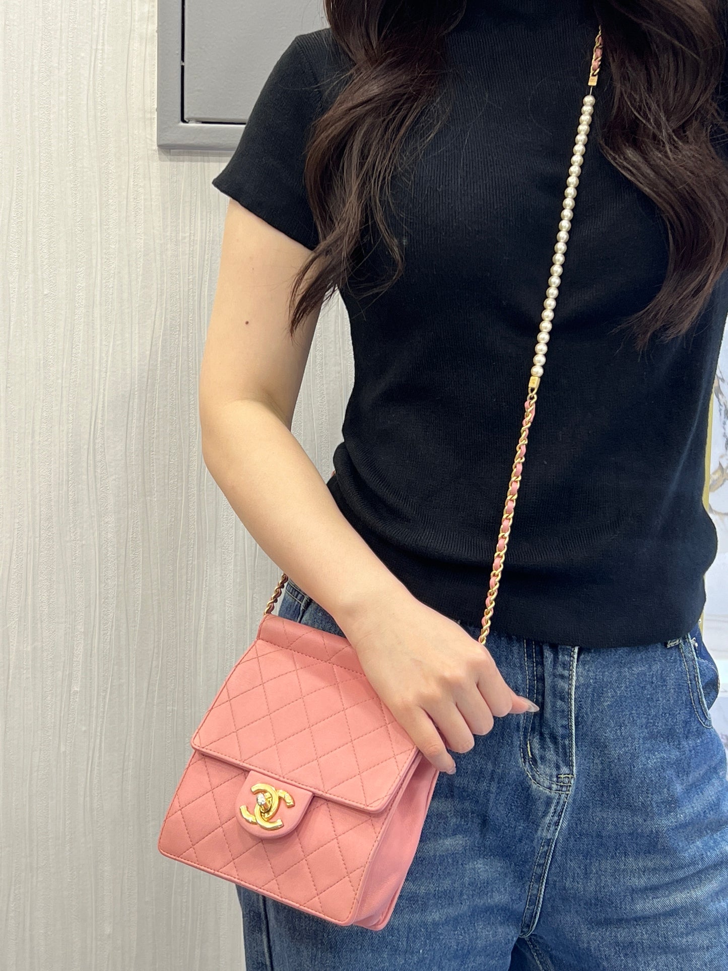 Chanel Quilted Leather Chain Wallet Bag (Pre-Owned)