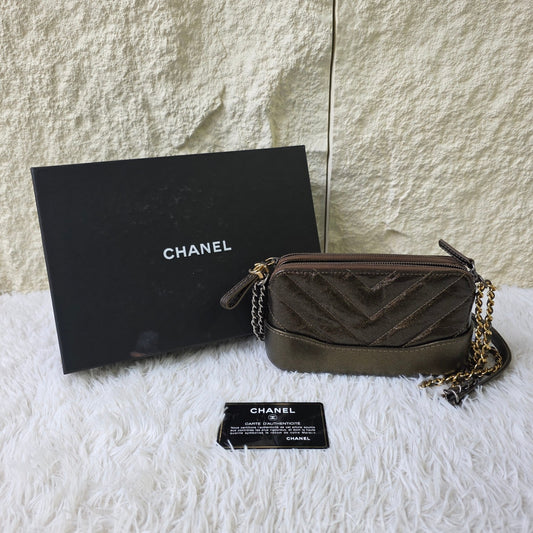 Chanel Chevron Quilted Chain Wallet Bag (Pre-Owned)