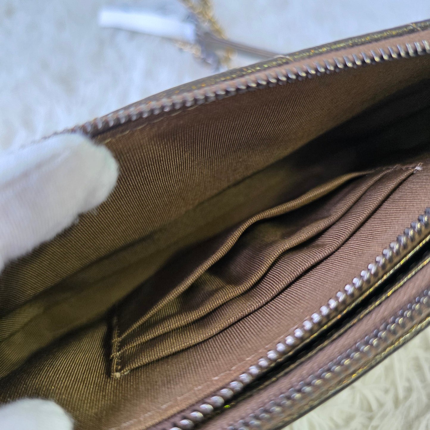 Chanel Chevron Quilted Chain Wallet Bag (Pre-Owned)