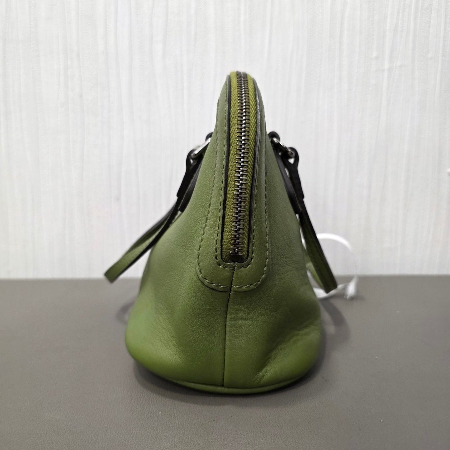 Gucci Leather Mini Chain Shoulder Bag (Pre-Owned)