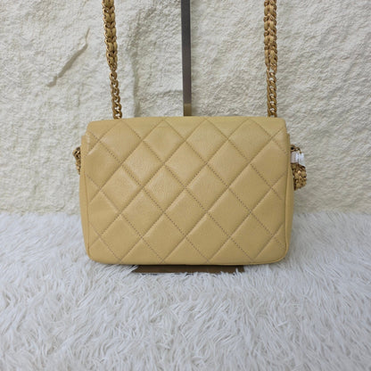 Chanel Quilted Leather Chain Wallet Bag (Pre-Owned)