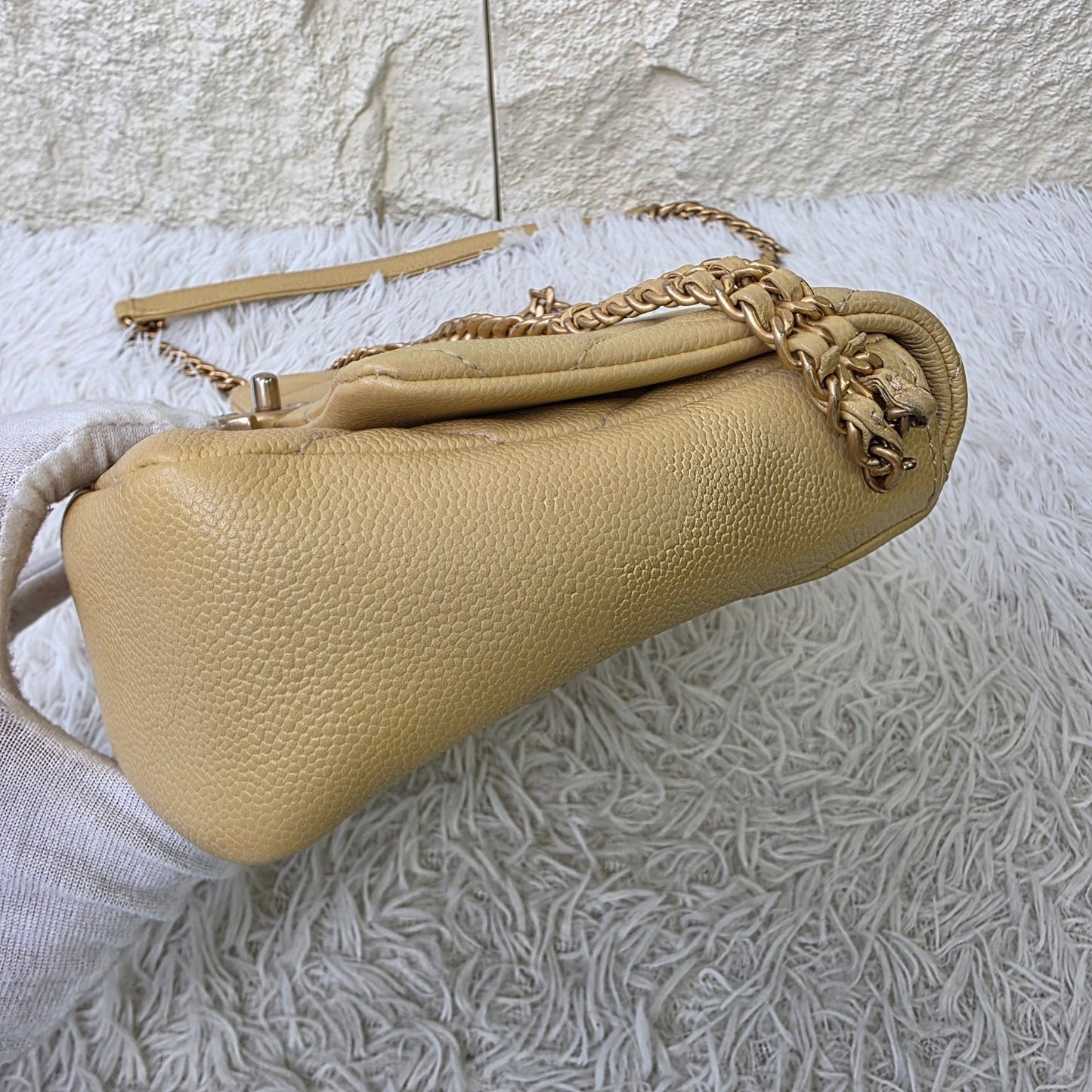 Chanel Quilted Leather Chain Wallet Bag (Pre-Owned)