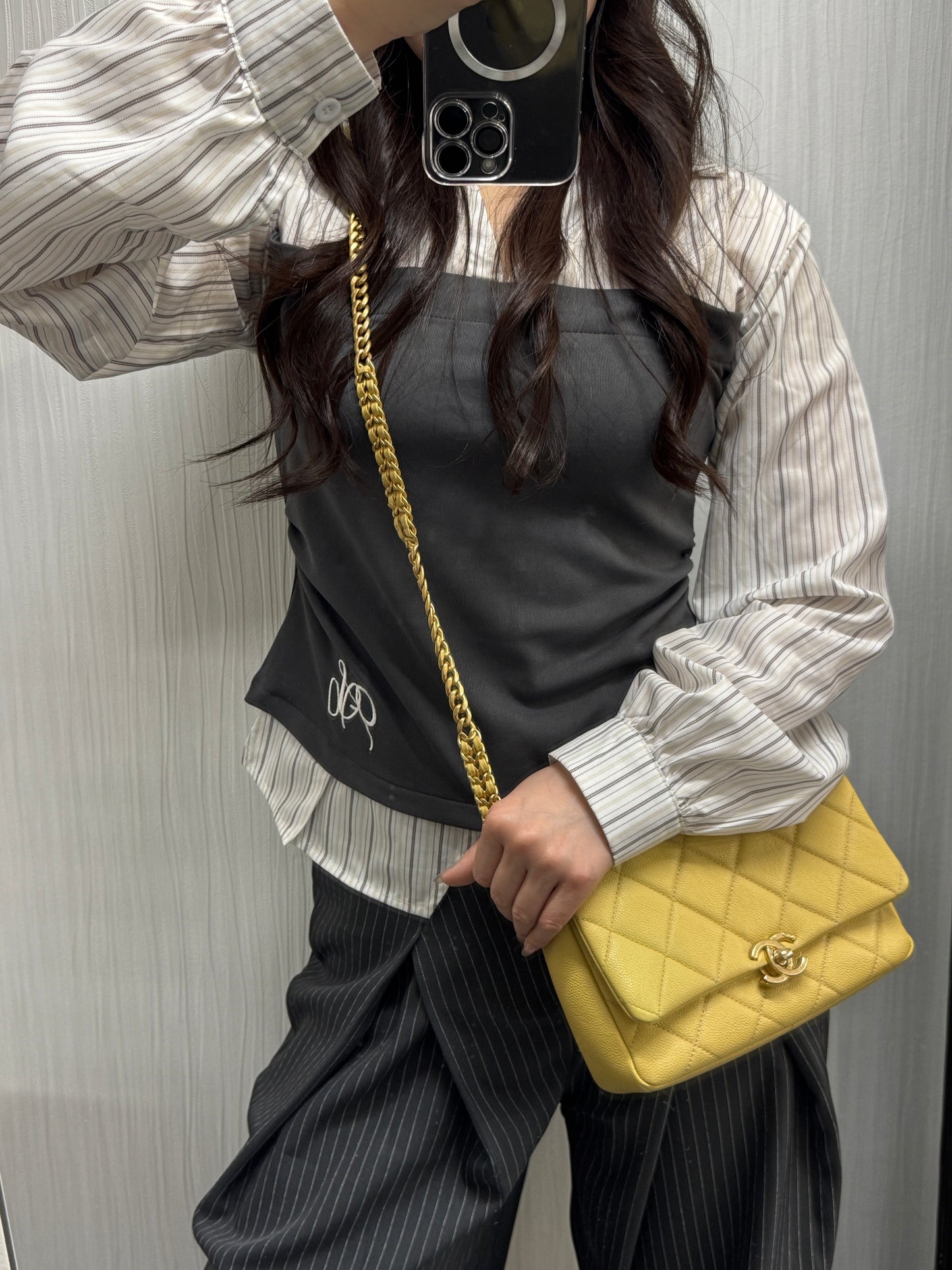Chanel Quilted Leather Chain Wallet Bag (Pre-Owned)