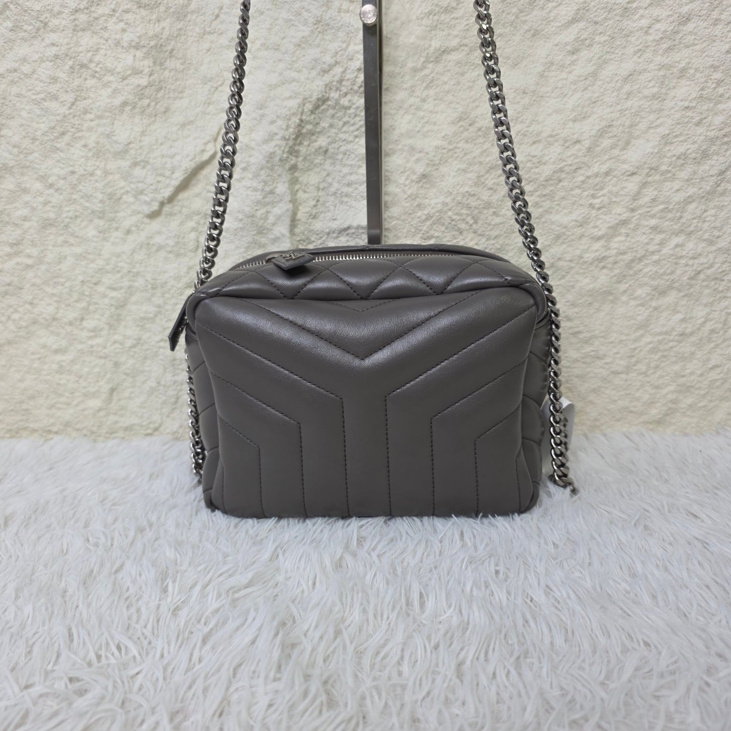 Saint Laurent Lou Camera Chain Shoulder Bag (Pre-Owned)