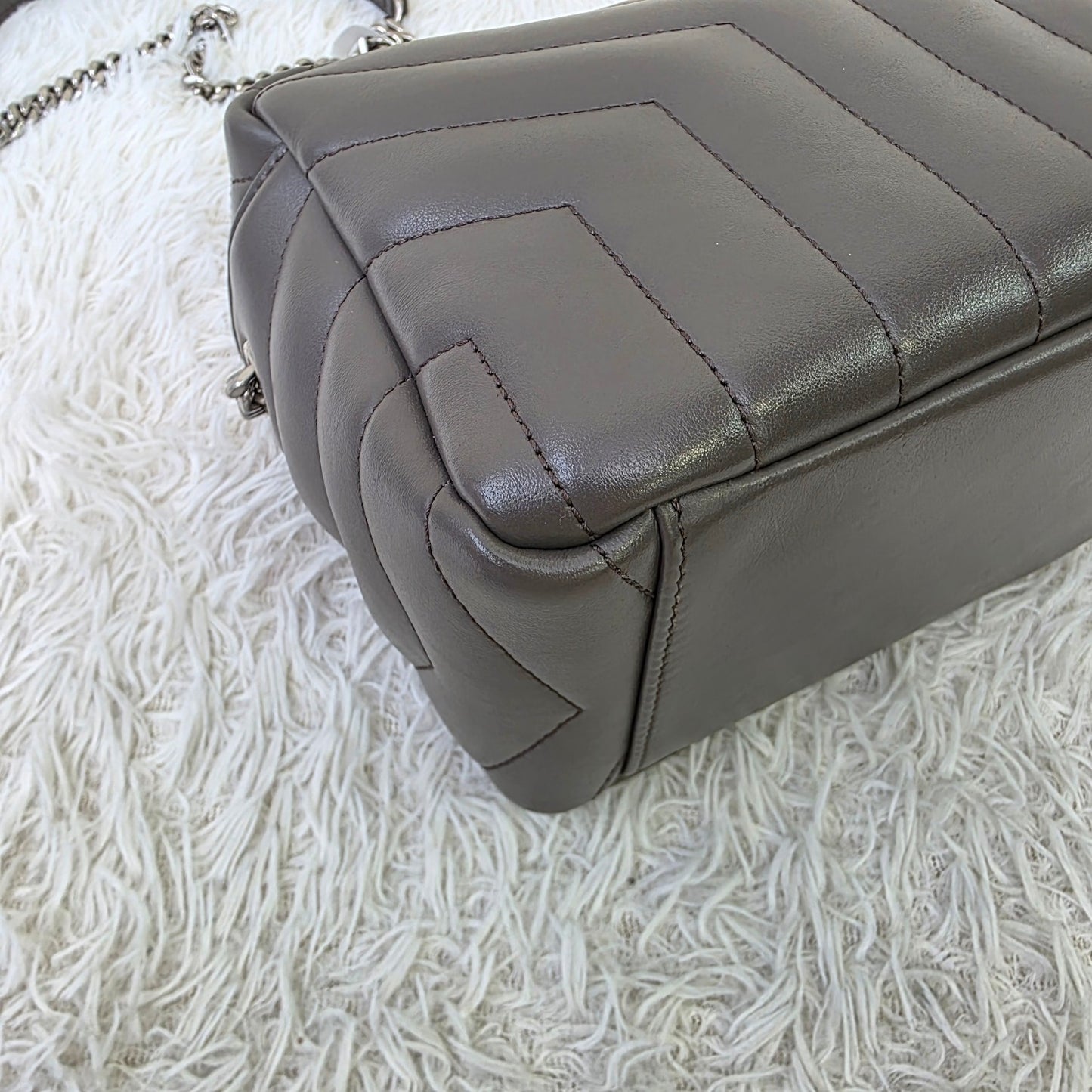 Saint Laurent Lou Camera Chain Shoulder Bag (Pre-Owned)