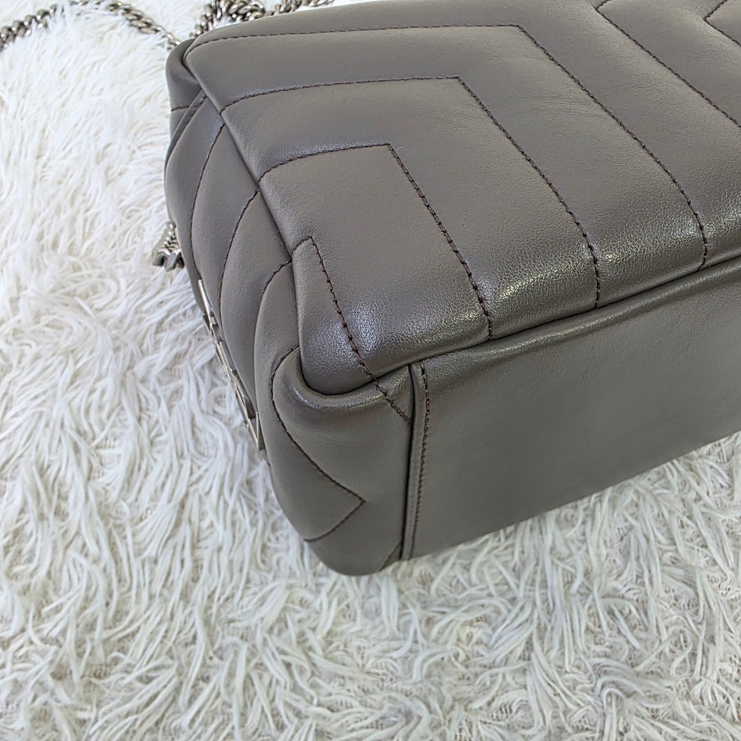 Saint Laurent Lou Camera Chain Shoulder Bag (Pre-Owned)