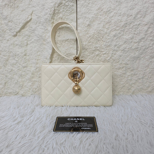 Chanel Quilted Leather Wristlet Clutch Bag (Pre-Owned)