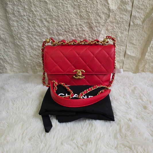 Chanel Quilted Leather Chain Shoulder Bag (Pre-Owned)