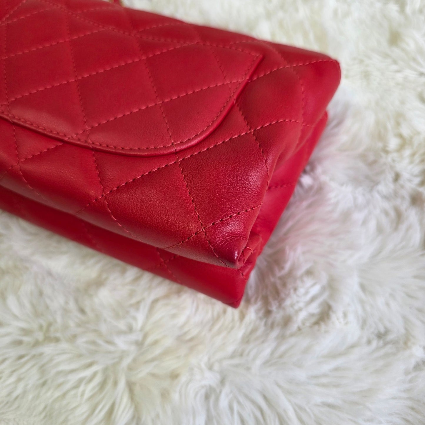 Chanel Quilted Leather Chain Shoulder Bag (Pre-Owned)
