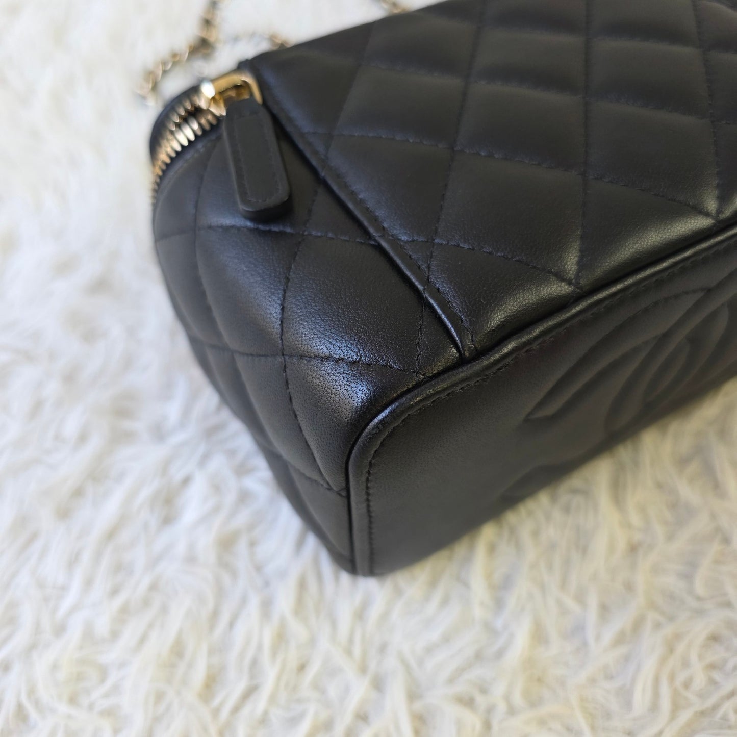 Chanel Quilted Vanity Chain Bag (Pre-Owned)