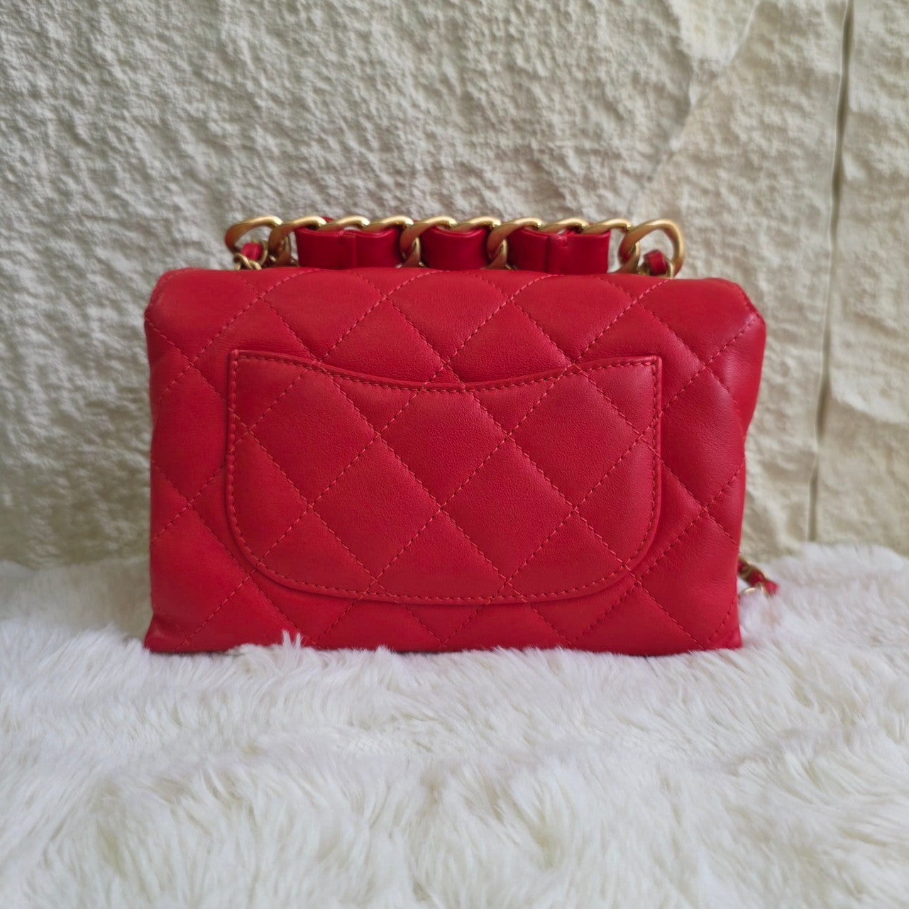 Chanel Quilted Leather Chain Shoulder Bag (Pre-Owned)