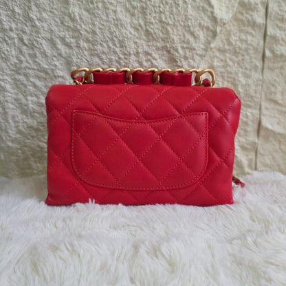 Chanel Quilted Leather Chain Shoulder Bag (Pre-Owned)