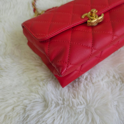 Chanel Quilted Leather Chain Shoulder Bag (Pre-Owned)