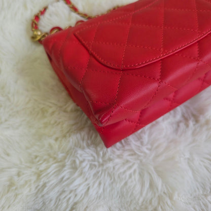 Chanel Quilted Leather Chain Shoulder Bag (Pre-Owned)