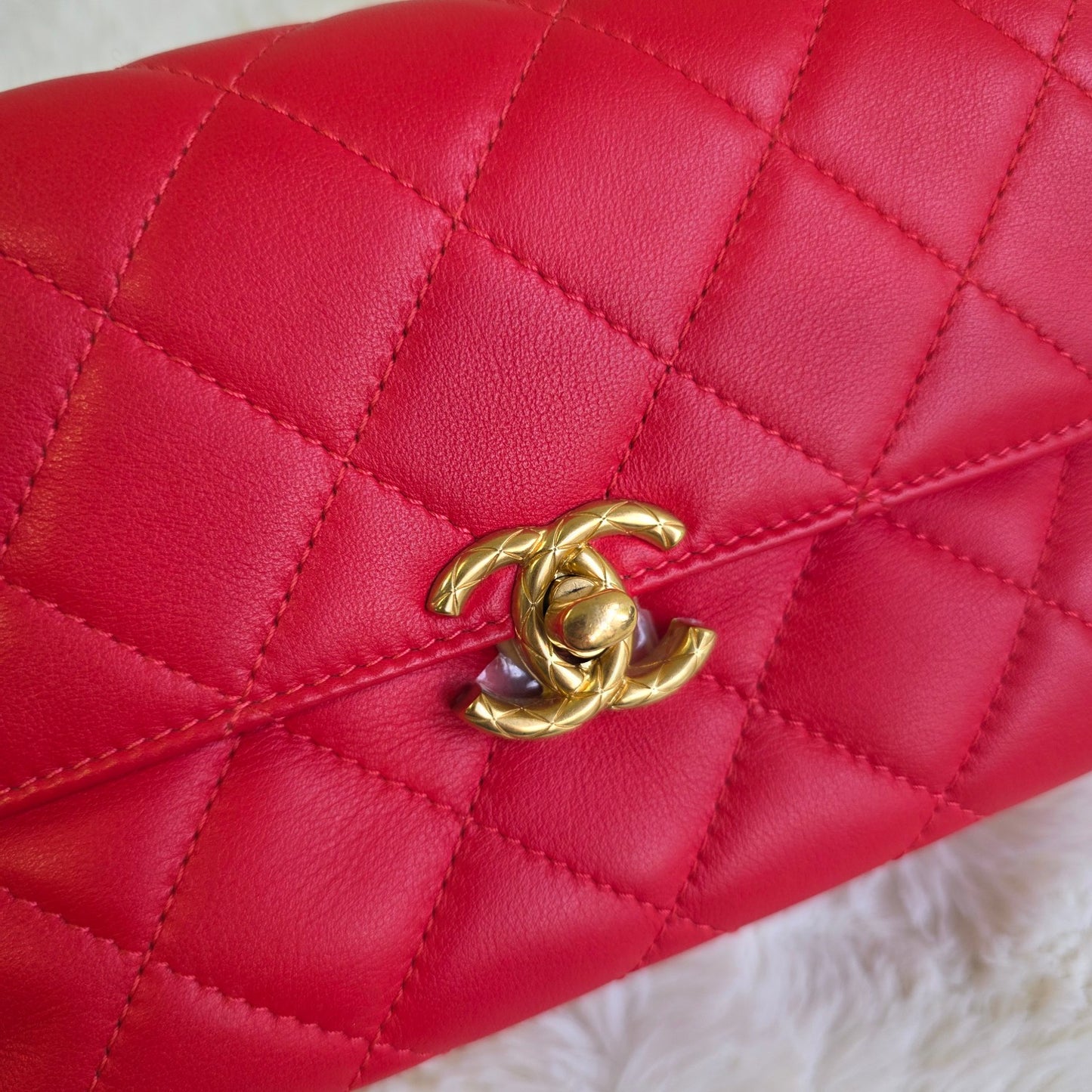 Chanel Quilted Leather Chain Shoulder Bag (Pre-Owned)