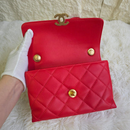 Chanel Quilted Leather Chain Shoulder Bag (Pre-Owned)
